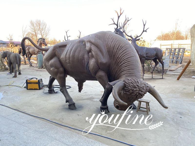 Life Size Fighting Bull Sculpture Farmhouse Decor for Sale 