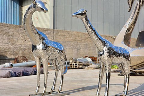 metal-giraffe-sculptures