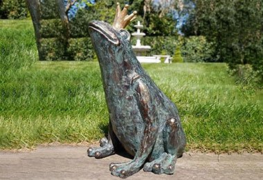 bronze frog prince statue (4)