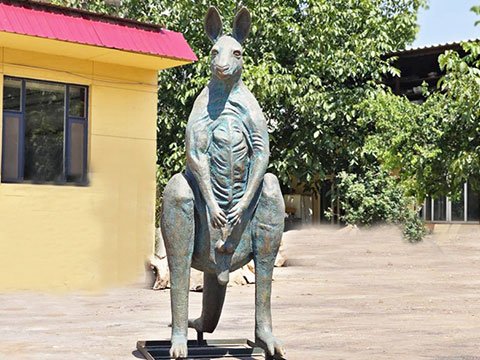 bronze kangaroo sculpture  (1)