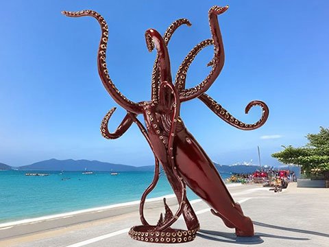 bronze squid sculpture (1)