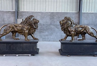 Outdoor Bronze Roaring Lion Sculpture with Base