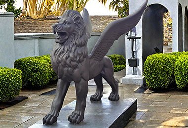 flying-lion-statue-for-driveway